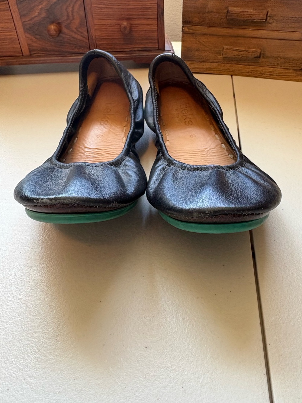 Tieks matte black ballet flats packable size 8 - Picture 3 of 9
